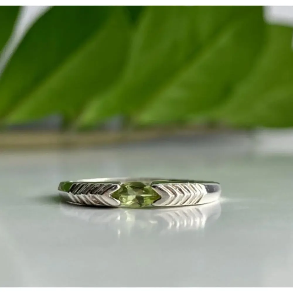 925 Sterling Silver Peridot Ring Size 10.25